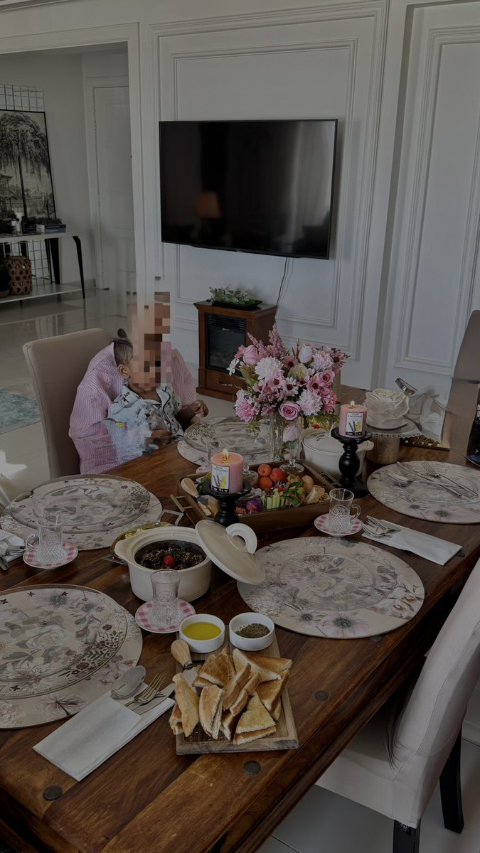 azadsdiary's tweet image. عِـيـد 🌸