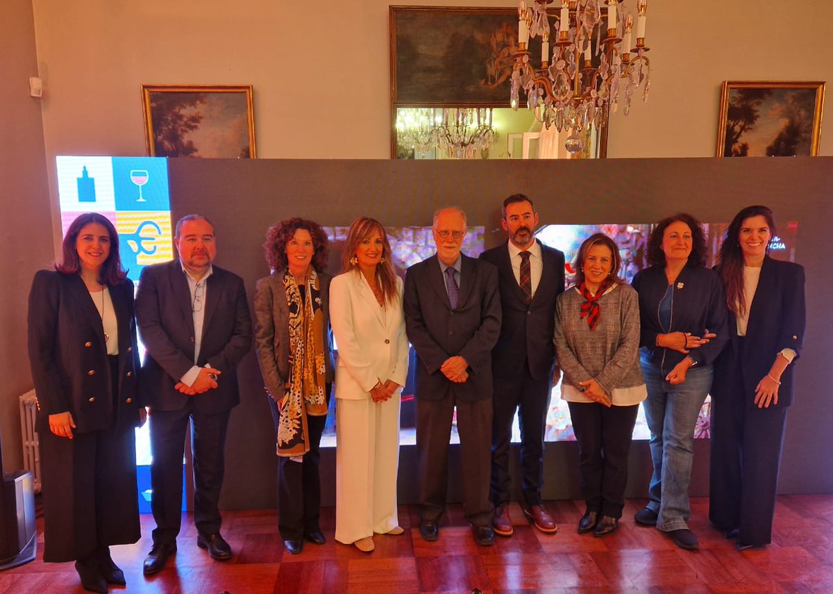 Embajada de España en Chile (@embespanachile) on Twitter photo <a href="/EspAmericaSur/">España en América del Sur</a> Junto a 7 destinos turísticos españoles que presentaron a agencias de viaje chilenas las novedades que ofrecen a los turistas internacionales.
#VisitaEspaña #España <a href="/EspanaEnLatam/">España en Latam</a> #Madrid #Cataluña #Andalucía #PaísVasco #CastillaLaMancha #Extremadura #Aragón <a href="/EspAmericaSur/">España en América del Sur</a> Junto a 7 destinos turísticos españoles que presentaron a agencias de viaje chilenas las novedades que ofrecen a los turistas internacionales.
#VisitaEspaña #España <a href="/EspanaEnLatam/">España en Latam</a> #Madrid #Cataluña #Andalucía #PaísVasco #CastillaLaMancha #Extremadura #Aragón