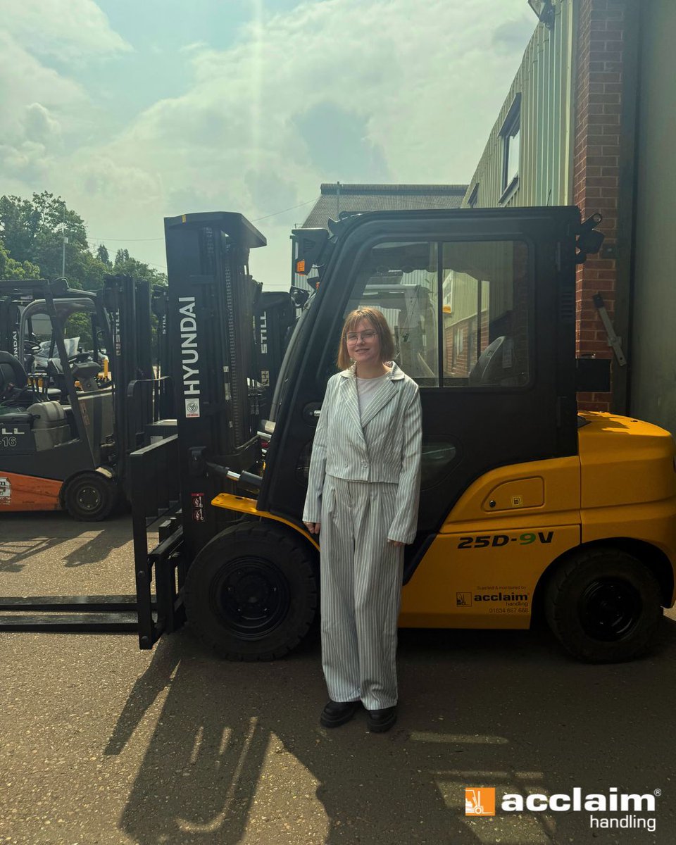 It’s #MeetTheTeam Monday!

Say hi to Hayley 👋 Our Liftruck Web Sales Executive, helping customers find the right products online. Nearing the end of her apprenticeship &amp; absolutely smashing it!

🍽️ Mac &amp; Cheese
🎬 But I’m A Cheerleader
📝 Pub Quizzes