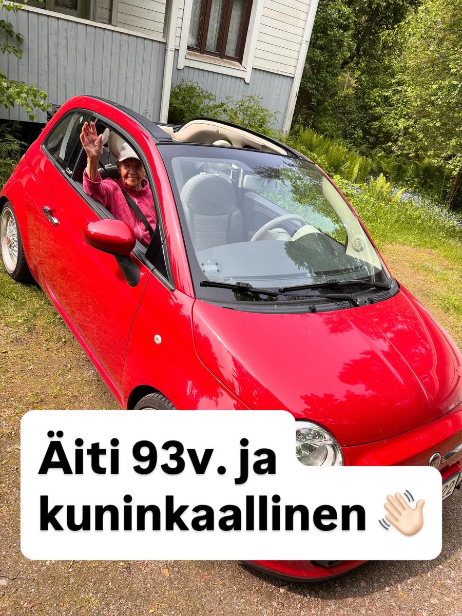 zijoittaja's tweet photo. Päivän #avoauto kuva. 

2️⃣ kaunotarta. Toinen 93v.  ja toinen vm 2014 🚗

Ollaan menossa hautuumaalle…🪦 sukuhautaa katsomaan. https://t.co/w1xF2bAN9R
