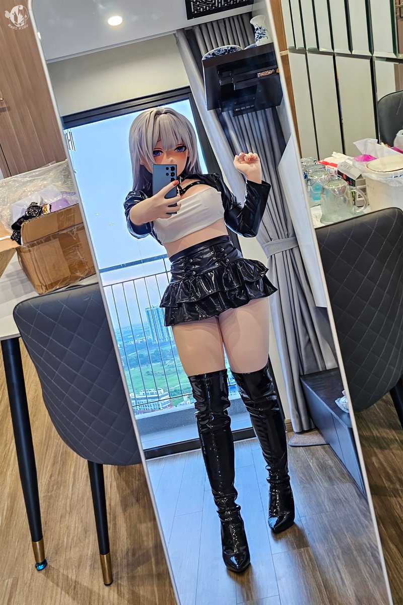 Showing off new costume for the Commander

#kigurumi
#AzurLane
#Shinano