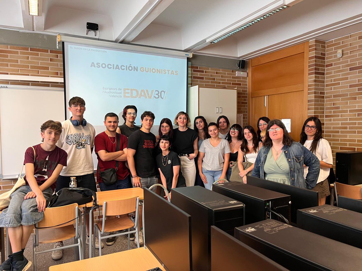 🔸🔸 Hui hem estat en l’IES LA MARXADELLA representats per la vocal de la Junta Directiva d’ #EDAV, Anna Juesas, donant una xarrada de guió amb els alumnes.

✨✨ Ha sigut una experiència increïble, gràcies!