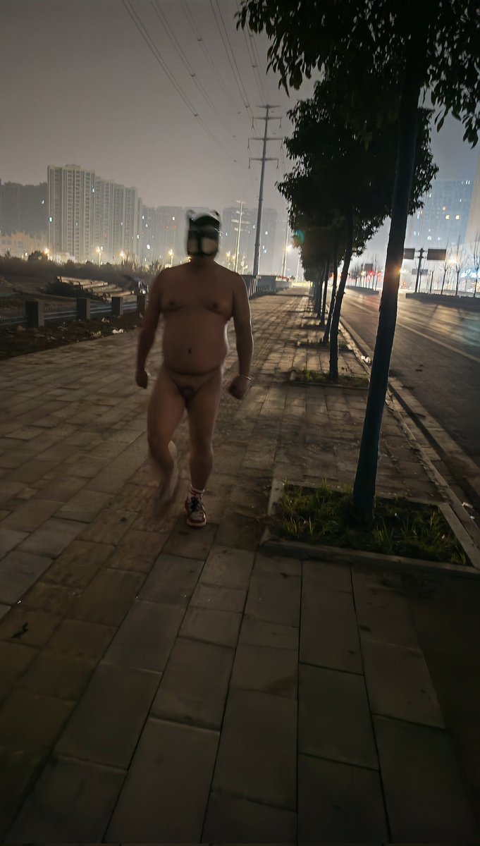 带着狗狗出来溜达溜达～#狗狗#奴