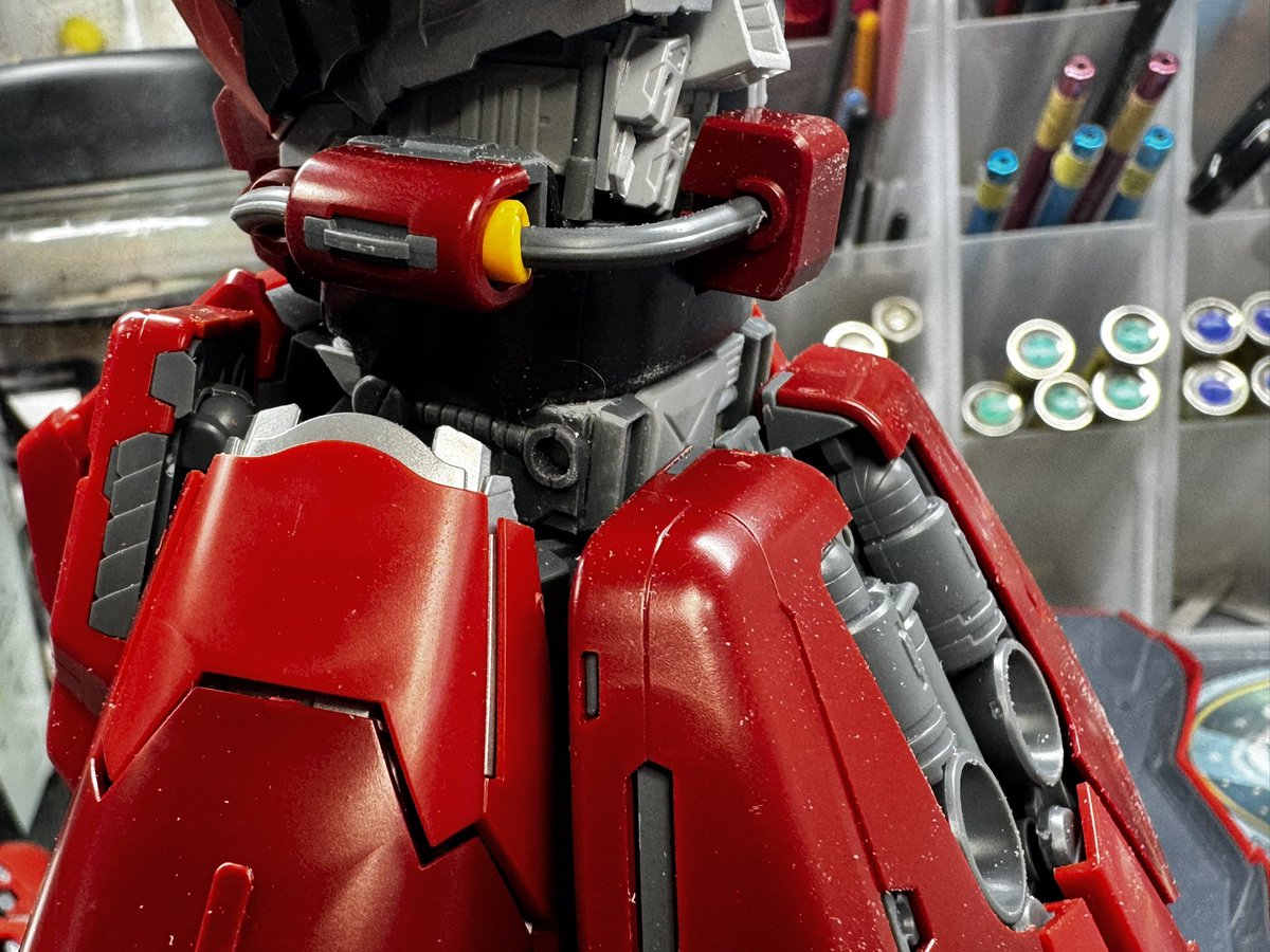 #毎日模型生活2025
6/9
続・腰の隙間をでっち上げる
サフで統一感出ることに期待しよう🫠