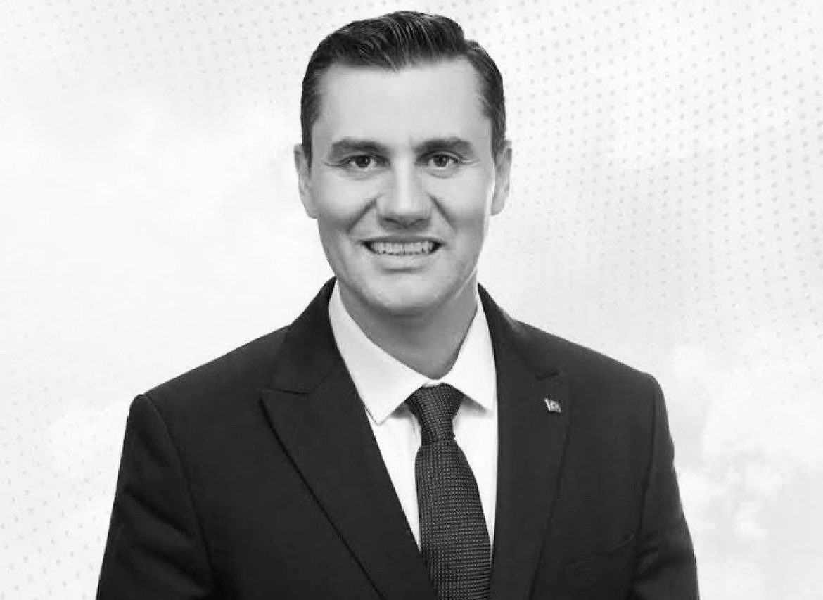 Manisa Büyüksehir Belediye Baskanimiz Sayin Ferdi Zeyrek'in, tüm müdahalelere ragmen hayatini kaybettigini derin bir üzüntüyle ögrenmis bulunmaktayiz.
Merhuma Allah'tan rahmet; kederli ailesine, yakinlarina ve tüm sevenlerine sabir ve bassagligi diliyoruz.
Basimiz sag olsun.