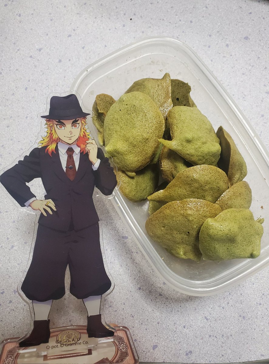 夜な夜な喫茶ごっこ😏

1枚目:ココアミルクセーキ🍸
2枚目:抹茶🧉メレンゲクッキー

トータルで、🥚1つの消化👍✨