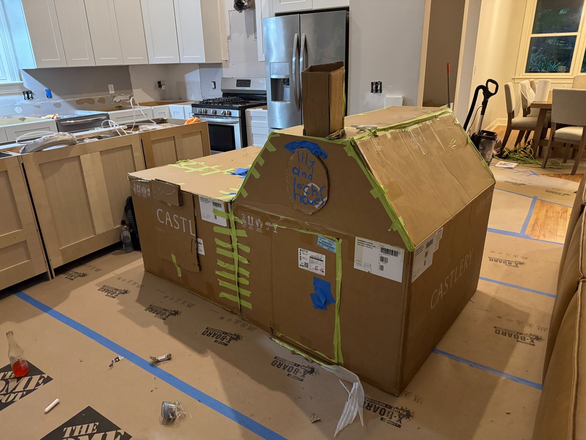 anicol's tweet image. Having fun with @castlery boxes.