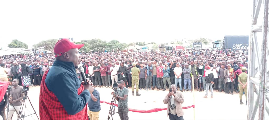 Revline Mbugi (@revlinembugi) on Twitter photo S
Asanteni Singida Nyumbani kwa Mwenyekiti wetu <a href="/TunduALissu/">Tundu Antiphas Lissu</a>
#NoReformsNoElection S
Asanteni Singida Nyumbani kwa Mwenyekiti wetu <a href="/TunduALissu/">Tundu Antiphas Lissu</a>
#NoReformsNoElection
