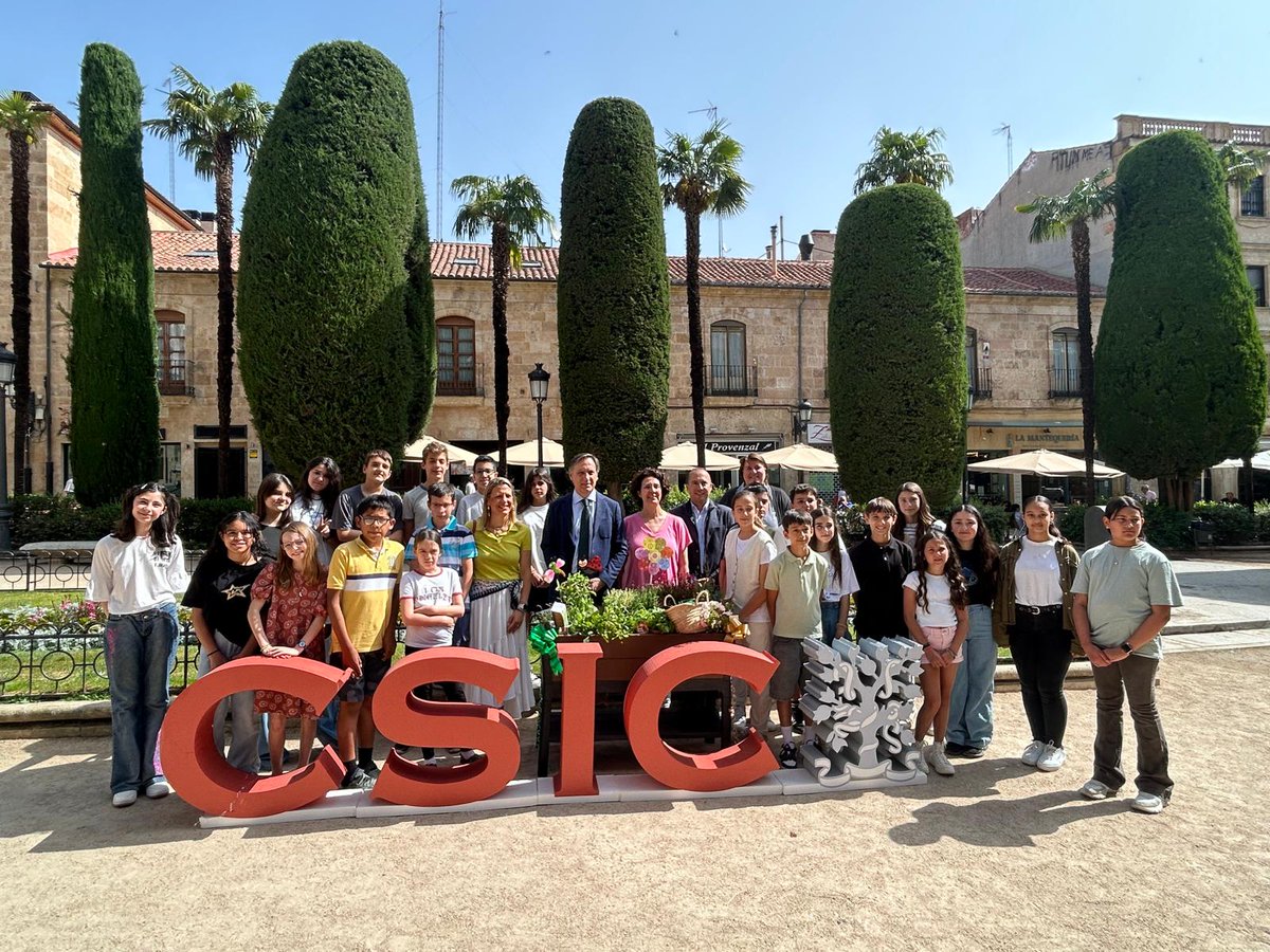 IRNASA-CSIC (@irnasa_csic) on Twitter photo 📸 El <a href="/ceipjuanjaen/">CEIP JUAN JAÉN</a> ha recibido hoy un huerto urbano como ganador de la 3ª edición de “Biotesoros Urbanos”, una actividad de #divulgación del #IRNASA-CSIC en colaboración con <a href="/aytoSalamanca/">Ayuntamiento Salamanca</a> <a href="/ciudadsaberes/">Ciudad de Saberes</a> por el <a href="/PlantDay18May/">Fascination of Plants Day</a> 🏦🌻
Más info en la web👉irnasa.csic.es/escolares-del-… 📸 El <a href="/ceipjuanjaen/">CEIP JUAN JAÉN</a> ha recibido hoy un huerto urbano como ganador de la 3ª edición de “Biotesoros Urbanos”, una actividad de #divulgación del #IRNASA-CSIC en colaboración con <a href="/aytoSalamanca/">Ayuntamiento Salamanca</a> <a href="/ciudadsaberes/">Ciudad de Saberes</a> por el <a href="/PlantDay18May/">Fascination of Plants Day</a> 🏦🌻
Más info en la web👉irnasa.csic.es/escolares-del-…