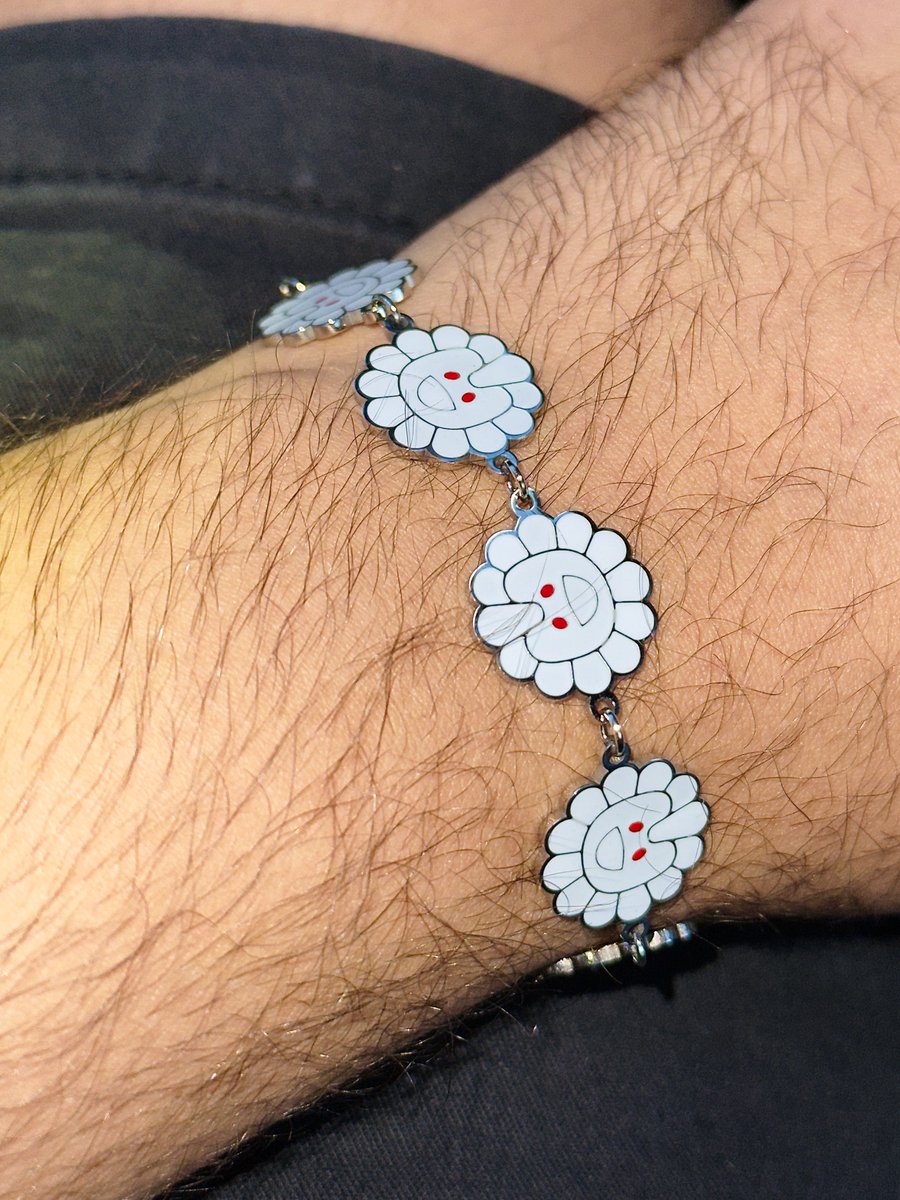 I ended up modifying my personal bracelet to have alternating direction of the charms. 

I kinda wish this was the design from the start 😅 I think my Supernatural Rainbow drop will be like this.

So it can be worn either way.

NJZ NewJeans