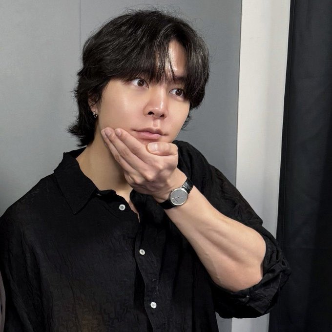 I’m in love with this man omg JOHNNY 😭