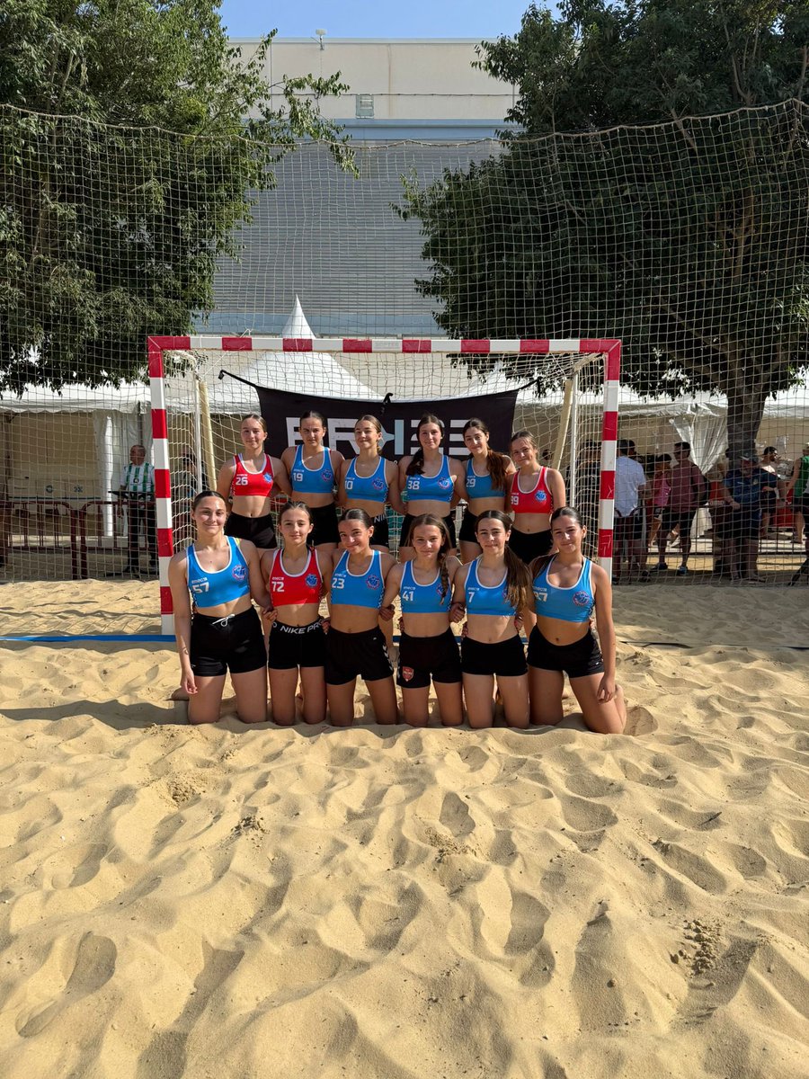 🌞 ¡Comienza la temporada de balonmano playa!
Este fin de semana nuestros equipos estuvieron en Utrera disfrutando del primer torneo del verano 🏖️🤾‍♂️