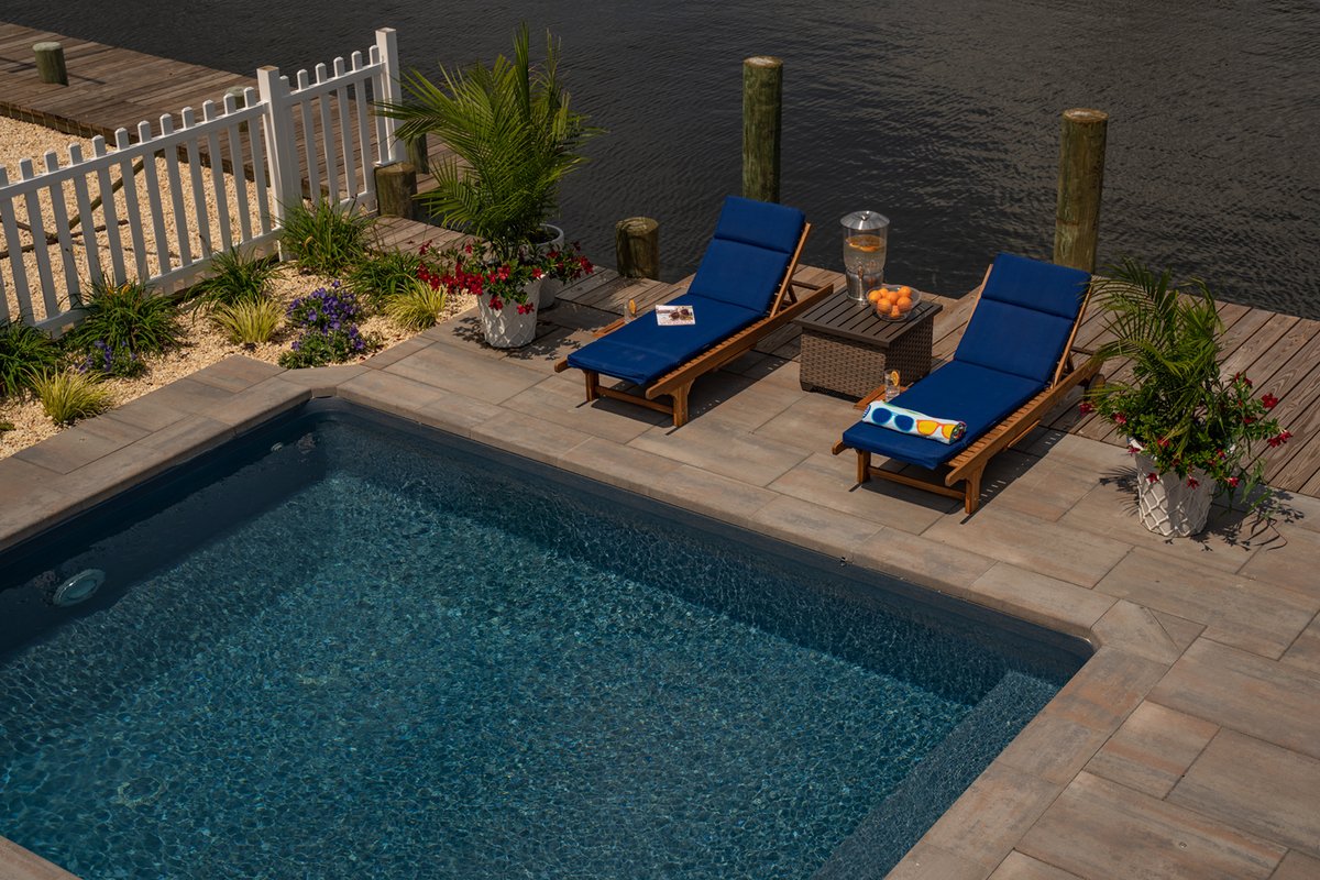 CambridgePavers's tweet image. Coastal vibes, Cambridge style. 🌴
This dreamy pool deck uses the 24 x 36 Smooth pavers in Driftwood, creating the perfect space for lounging, sunbathing, or sipping something citrusy by the water. Who else wants to dive into this view?

#CambridgePavers  #PoolsideStyle