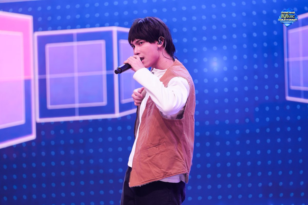 TMCcountdown's tweet photo. [Stage Show #TMC_EP4] ประจำวันวันอาทิตย์ที่ 08.06.2025

🎤  V3RSE 

ติดตามข่าวสารและศิลปินที่คุณชื่นชอบ รวมถึงคอนเทนต์สุด Exclusive ได้แล้ววันนี้ที่ 
Social Web จาก Thailand Music Countdown 
👉🏻 : https://t.co/nYNo9hhsT4

📺 ติดตามชม Thailand Music Countdown ทุกวันอาทิตย์ เวลา 16.45 น. ทางช่อง 3HD
หรือดูได้ทาง Youtube Live : Thailand Music Countdown ทุกวันอาทิตย์เวลา 16:30 น.
สามารถติดตามได้ที่ 🔗 : https://t.co/D69jFMewrx

อย่าลืมมาสมัครเป็นสมาชิกกันเยอะ ๆ นะ รับรองว่ามีอะไรพิเศษ ๆ รอชาว TMC อยู่แน่นอน 🩷 

#TMC2025 #ThailandMusicCountdown #TrueCJCreations #Ch3Thailand #V3RSE