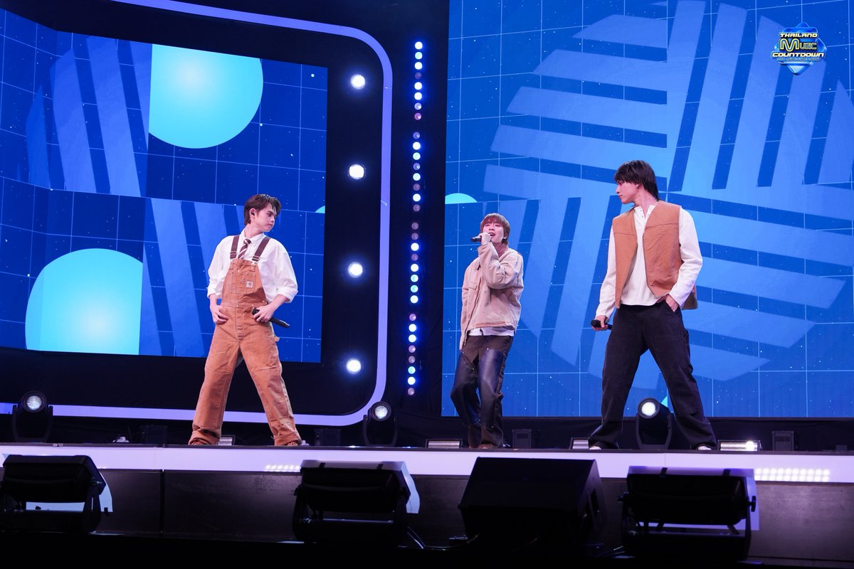 TMCcountdown's tweet photo. [Stage Show #TMC_EP4] ประจำวันวันอาทิตย์ที่ 08.06.2025

🎤  V3RSE 

ติดตามข่าวสารและศิลปินที่คุณชื่นชอบ รวมถึงคอนเทนต์สุด Exclusive ได้แล้ววันนี้ที่ 
Social Web จาก Thailand Music Countdown 
👉🏻 : https://t.co/nYNo9hhsT4

📺 ติดตามชม Thailand Music Countdown ทุกวันอาทิตย์ เวลา 16.45 น. ทางช่อง 3HD
หรือดูได้ทาง Youtube Live : Thailand Music Countdown ทุกวันอาทิตย์เวลา 16:30 น.
สามารถติดตามได้ที่ 🔗 : https://t.co/D69jFMewrx

อย่าลืมมาสมัครเป็นสมาชิกกันเยอะ ๆ นะ รับรองว่ามีอะไรพิเศษ ๆ รอชาว TMC อยู่แน่นอน 🩷 

#TMC2025 #ThailandMusicCountdown #TrueCJCreations #Ch3Thailand #V3RSE