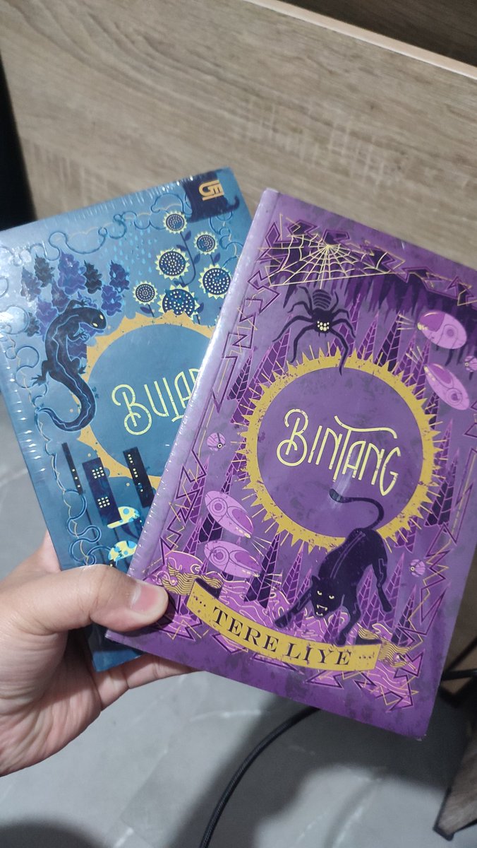 Gaesss WTS dijual bukuu bulan bintang 65k aja satunyaaa bisa oren dom bekasi yaaa 💋