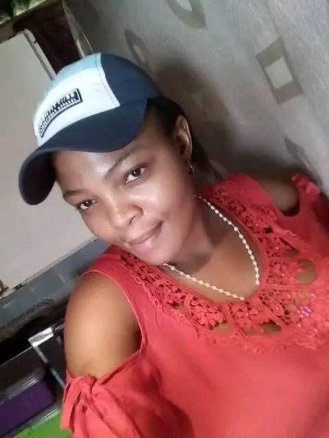 MbazimaThomason's tweet photo. Help Find Tebello Kwetje🙏
Tebello Nthabiseng Kwetje  
From: Lesotho 🇱🇸  
Last Seen: 2022 in Vryburg, South Africa  
Age: 20s  Plans: Hiking to Johannesburg (Soweto) to see her mother  
Last Communication: 8PM, heading to Johannesburg  she left a child behind  
📞 078 556 2855 https://t.co/xeL7c2tmAw