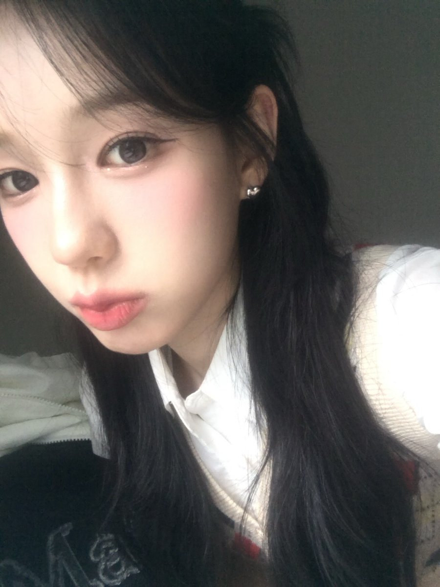 [izME📮]

BEEP-DAY💗
나야! 드디어 오늘이다😝
BEEP 어때요? 얼른 무대 보여드리고 싶어요 곧 만나요오😚🍀💚

#izna #이즈나
#RYUSARANG #유사랑