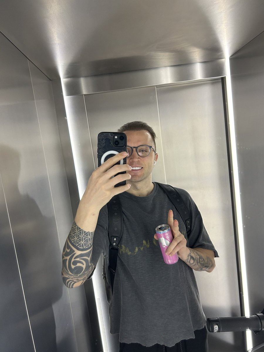 🟣 LIVE ON TWITCH 

Trials on a beautiful Map 🤡 

#destiny2 

twitch.tv/zetzuu