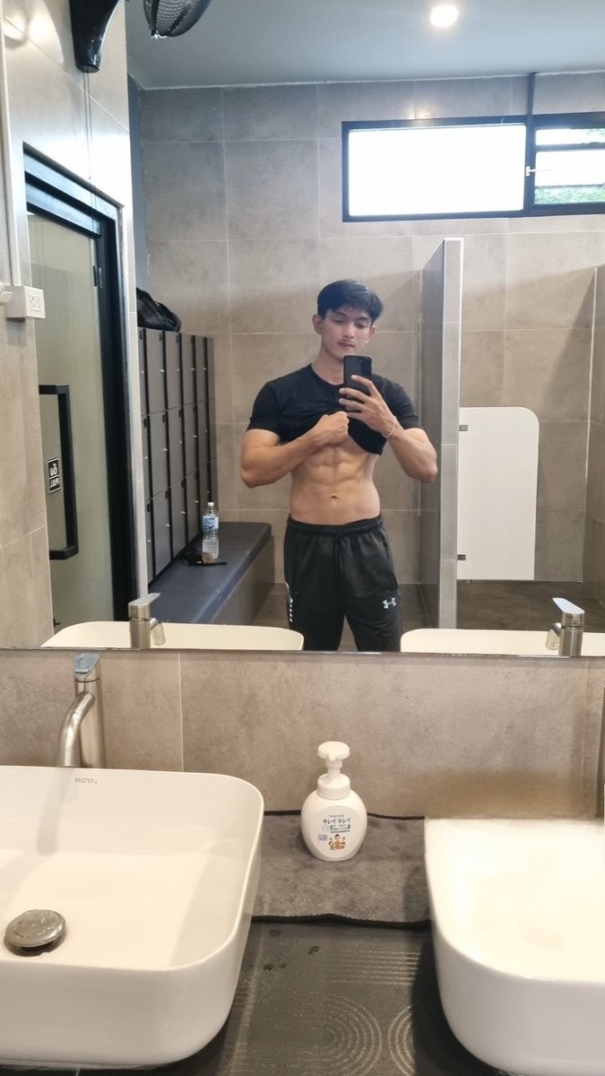 นานๆจะได้เข้ายิม จัดฟลูบอดี้กันหน่อยครับผม 🏋🏋
