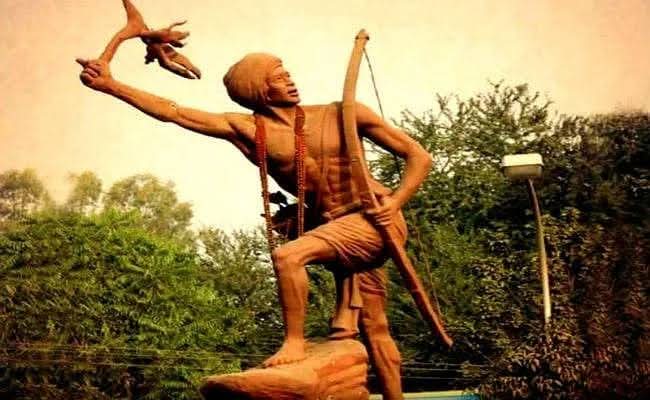 Sheeshram Sarn Churu ЁЯФ░ (@spchoudhary0) on Twitter photo рдЖрджрд┐рд╡рд╛рд╕реА рд╕рдорд╛рдЬ рдореЗрдВ рд░рд╛рдЬрдиреИрддрд┐рдХ рд╡ рд╕рд╛рдорд╛рдЬрд┐рдХ рдЪреЗрддрдирд╛ рд▓рд╛рдиреЗ рд╡рд╛рд▓реЗ рддрдерд╛ рдЖрджрд┐рд╡рд╛рд╕реА рдЕрд╕реНрдорд┐рддрд╛ рд╡ рд╕рдВрд╕реНрдХреГрддрд┐ рдХреЗ рд░рдХреНрд╖рдХ,рдорд╣рд╛рди рдХреНрд░рд╛рдВрддрд┐рдХрд╛рд░реА рдмрд┐рд░рд╕рд╛ рдореБрдВрдбрд╛ рдЬреА рдХреА рдкреБрдгреНрдпрддрд┐рдерд┐ рдкрд░ рдЙрдиреНрд╣реЗрдВ рд╕рд╛рджрд░ рдирдорди ! рдмреНрд░рд┐рдЯрд┐рд╢ рд╢рд╛рд╕рди рдХреЗ рдЦрд┐рд▓рд╛рдл рдмрд┐рд░рд╕рд╛ рдореБрдВрдбрд╛ рдЬреА рдиреЗ рдЬреЛ рд╕рдВрдШрд░реНрд╖ рдХрд┐рдпрд╛ рдерд╛ рд╡реЛ рд╕рджреИрд╡ рдкреНрд░реЗрд░рдгрд╛рджрд╛рдпрдХ рд░рд╣реЗрдЧрд╛ !
#рдмрд┐рд░рд╕рд╛_рдореБрдВрдбрд╛_рдЕрдорд░_рд░рд╣реЗ #BirsaMunda рдЖрджрд┐рд╡рд╛рд╕реА рд╕рдорд╛рдЬ рдореЗрдВ рд░рд╛рдЬрдиреИрддрд┐рдХ рд╡ рд╕рд╛рдорд╛рдЬрд┐рдХ рдЪреЗрддрдирд╛ рд▓рд╛рдиреЗ рд╡рд╛рд▓реЗ рддрдерд╛ рдЖрджрд┐рд╡рд╛рд╕реА рдЕрд╕реНрдорд┐рддрд╛ рд╡ рд╕рдВрд╕реНрдХреГрддрд┐ рдХреЗ рд░рдХреНрд╖рдХ,рдорд╣рд╛рди рдХреНрд░рд╛рдВрддрд┐рдХрд╛рд░реА рдмрд┐рд░рд╕рд╛ рдореБрдВрдбрд╛ рдЬреА рдХреА рдкреБрдгреНрдпрддрд┐рдерд┐ рдкрд░ рдЙрдиреНрд╣реЗрдВ рд╕рд╛рджрд░ рдирдорди ! рдмреНрд░рд┐рдЯрд┐рд╢ рд╢рд╛рд╕рди рдХреЗ рдЦрд┐рд▓рд╛рдл рдмрд┐рд░рд╕рд╛ рдореБрдВрдбрд╛ рдЬреА рдиреЗ рдЬреЛ рд╕рдВрдШрд░реНрд╖ рдХрд┐рдпрд╛ рдерд╛ рд╡реЛ рд╕рджреИрд╡ рдкреНрд░реЗрд░рдгрд╛рджрд╛рдпрдХ рд░рд╣реЗрдЧрд╛ !
#рдмрд┐рд░рд╕рд╛_рдореБрдВрдбрд╛_рдЕрдорд░_рд░рд╣реЗ #BirsaMunda