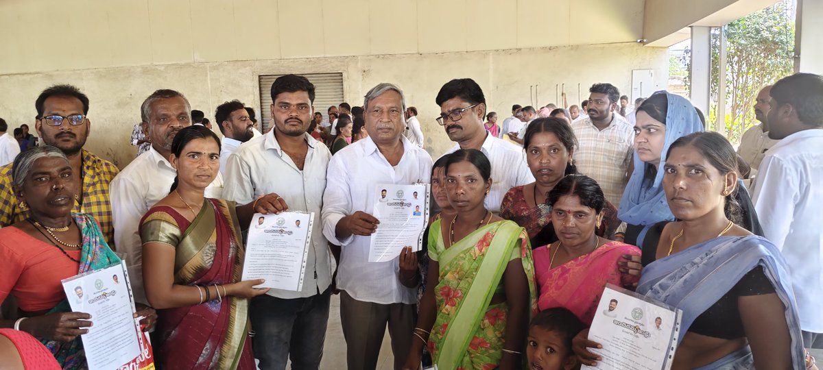 K Shivaprasad kuruma (@kshivaprasadsn) on Twitter photo కల్వకుర్తి మండలం తుర్కలపల్లి గ్రామ లబ్ధిదారులకు ఇందిరమ్మ ఇళ్ల ప్రోడింగ్ ఎమ్మెల్యే గారితో మరియు బాలాజీ అన్న గారితో కలిసి ఇవడం జరిగింది <a href="/revanth_anumula/">Revanth Reddy</a>
<a href="/Bhatti_Mallu/">Bhatti Vikramarka Mallu</a> <a href="/INCTelangana/">Telangana Congress</a>
<a href="/IYCTelangana/">Telangana Youth Congress</a> <a href="/VamsiChandReddy/">Vamshi Chand Reddy వంశీచంద్ రెడ్డి वंशी चंद रेड्डी</a>
<a href="/BalajiSinghOffi/">Thakur Balaji Singh</a> కల్వకుర్తి మండలం తుర్కలపల్లి గ్రామ లబ్ధిదారులకు ఇందిరమ్మ ఇళ్ల ప్రోడింగ్ ఎమ్మెల్యే గారితో మరియు బాలాజీ అన్న గారితో కలిసి ఇవడం జరిగింది <a href="/revanth_anumula/">Revanth Reddy</a>
<a href="/Bhatti_Mallu/">Bhatti Vikramarka Mallu</a> <a href="/INCTelangana/">Telangana Congress</a>
<a href="/IYCTelangana/">Telangana Youth Congress</a> <a href="/VamsiChandReddy/">Vamshi Chand Reddy వంశీచంద్ రెడ్డి वंशी चंद रेड्डी</a>
<a href="/BalajiSinghOffi/">Thakur Balaji Singh</a>