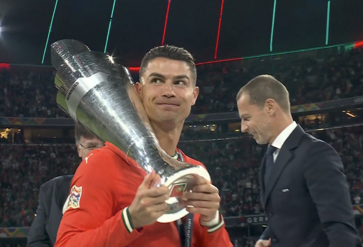 t20m24's tweet photo. حراقه 
البطوله في المانيا والصياح فالرياض
جمهور مكروه ونادي مكروه الله يعينكم على اتفسكم 
بعضهم مواصل من البارح يبكي للحين الله يزودكم حر وقهر وضعافه

 #ترند_بسعر_مميز__05б32б8б79
#ترندك_يظهرهناااا_Oち558ち9281 
#البرتغال_إسبانيا https://t.co/ashFf6hM7l