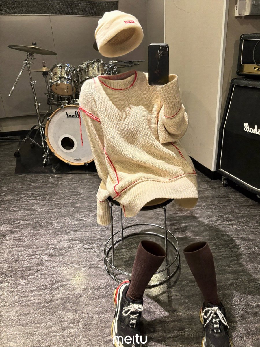 pool_of_synapse's tweet image. 流行りの透明人間フィルター👻
帽子の裏側とか、普段見えてないところはAIが補正してくれてるみたい...すごい...