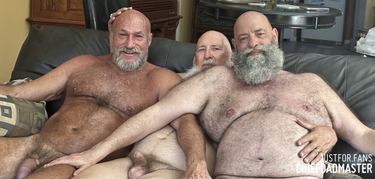 Afterglow with @drakenorthxxx and @slaveporter186609 This was one of most intense sessions I have had in years....

See this and more at:
justfor.fans/ChiefDadMaster…