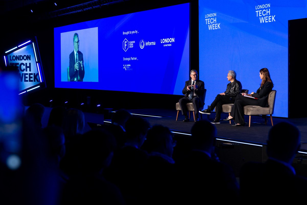 nvidianewsroom's tweet photo. U.K. PM Starmer and NVIDIA CEO Jensen Huang opened London Tech Week to announce new efforts to scale sovereign AI — including a national AI skills initiative, a new research center, and the U.K.’s fastest AI supercomputer.

The U.K. will invest £1B in AI research compute by 2030. https://t.co/thPewYdSEF