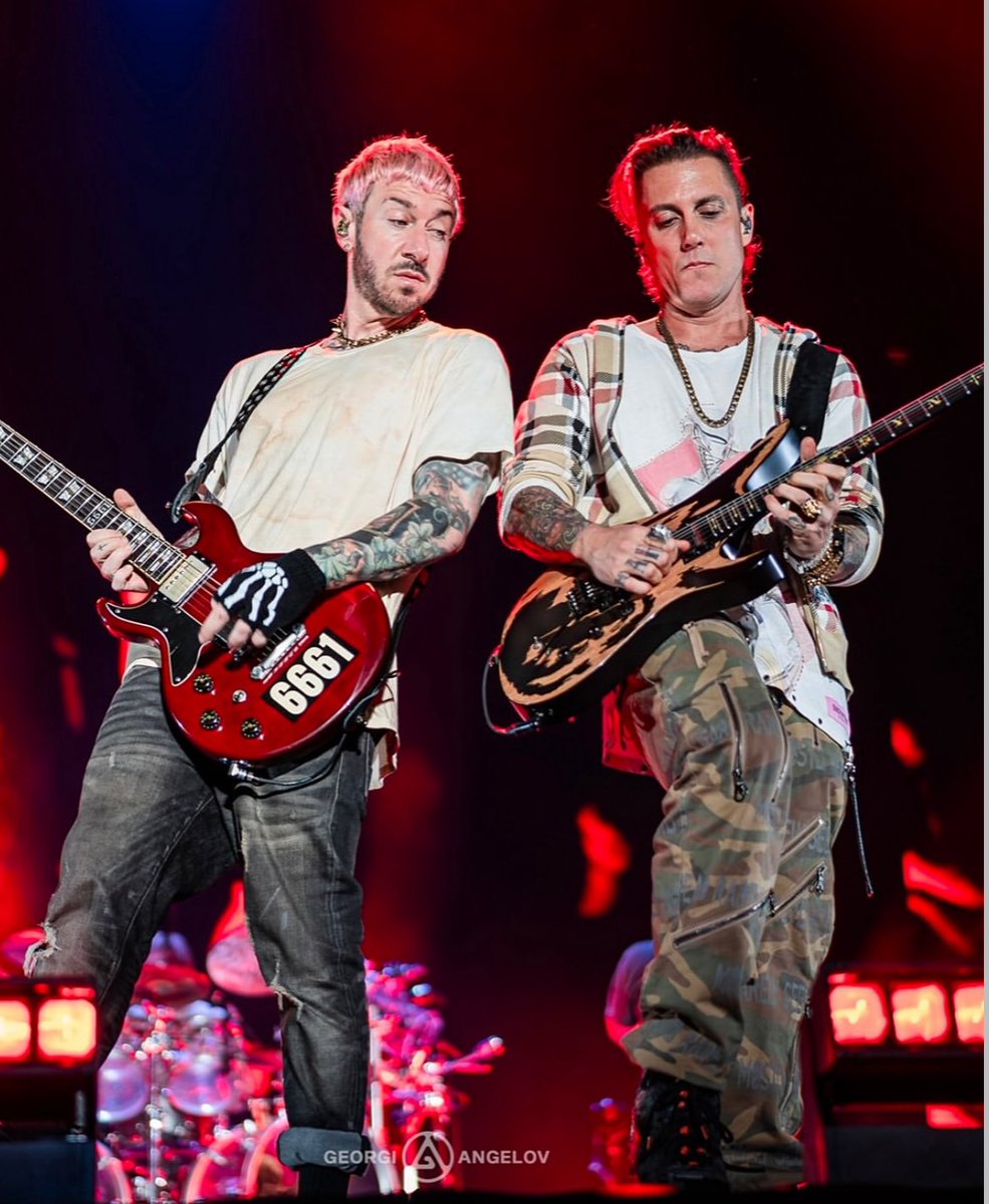 ✨Zacky &amp; Syn✨
🎸😒|😑🎸
Avenged Sevenfold
Release Athens Festival,Atenas, Grecia🇬🇷
📆: 7/06/25
📸: sigeorgiangelov.photo