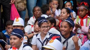 #Cuba| 🇨🇺 Nuevo Código de Niñez, Adolescencias y Juventudes

👩‍👦Un paso crucial para garantizar derechos y protección integral a las nuevas generaciones. 

 ⚖ Su anteproyecto, avanza hacia convertirse en ley

goo.su/snBYzYR