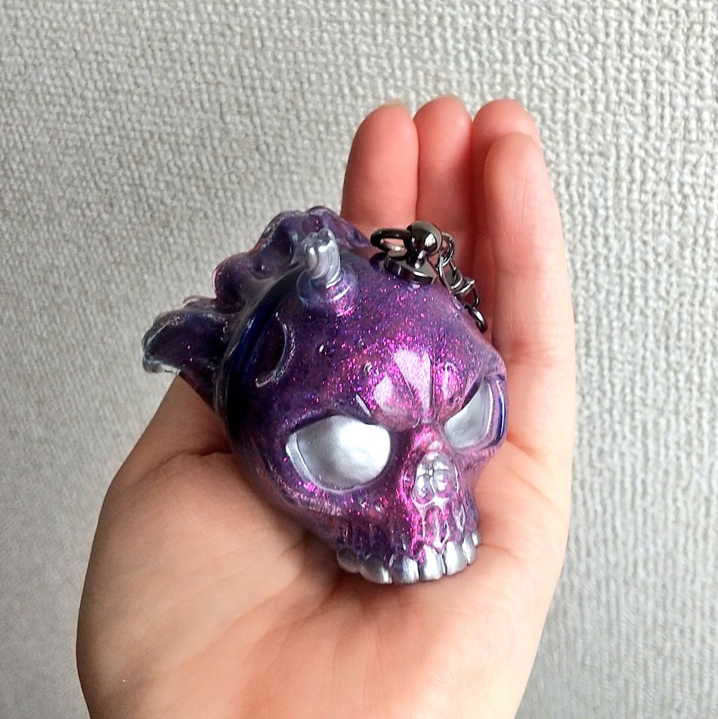 vmaimnpt's tweet image. Jelly Rogerさん(@Jelly__Roger )の
mob bomb HISAHIDEお迎えしました！
カラーがツボすぎる❤️💜
前からでも後ろからでも楽しめる神デザインに加えて、手の平サイズでキーホルダーにもなるという優れもの💣️
控えめに言って最高です！！！