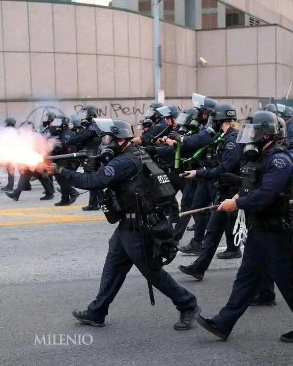 Pregunta: ¿Qué pasaría si esto fuera en Nicaragua? 👇👇
Ah pero no, es en EEUU.
#SOSUSA

Donde estan los Famosos Derechos Humanos ?? Donde estan los Países Europeos poniendo sanciones??