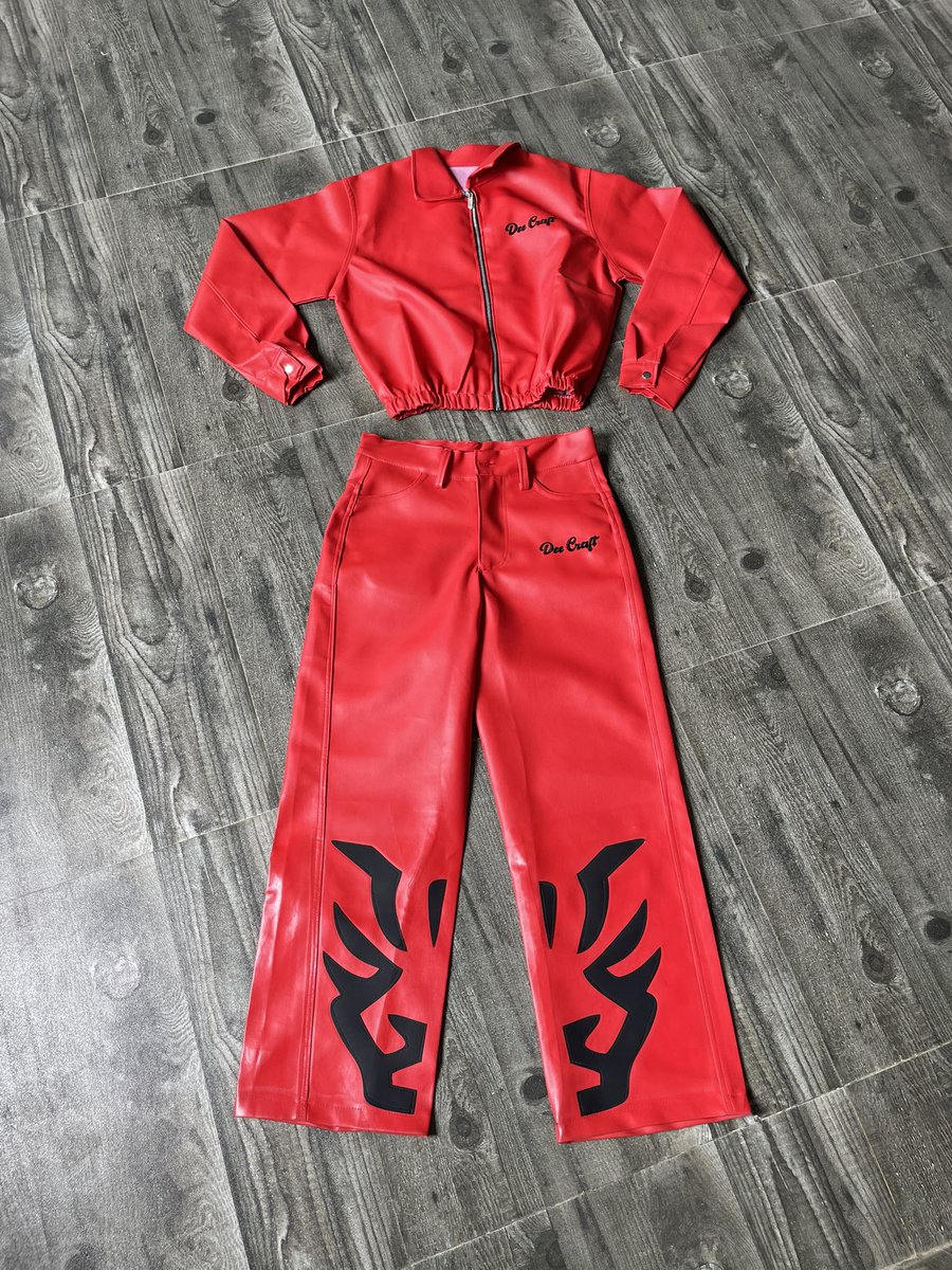 deecraftbuzz's tweet photo. Always look fly ✨
In the deecraftbuzz red cropped leather jacket and red pants🔴
Perfect fit for any occasion
Want the spot light on you ?? Shop the buzz here https://t.co/T7IjVCojbz🛍️
#DCBuzz https://t.co/wSmfpCY4NS