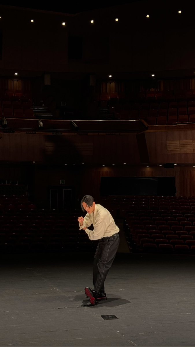 #최호종의_비상은_지금부터

내게 처음으로 무용의 경의로움를 선사한 사람.
무용수로서 정말 좋아하고 사람으로서 존경하는 호종님 생일 축하합니다🎂🫶🏻