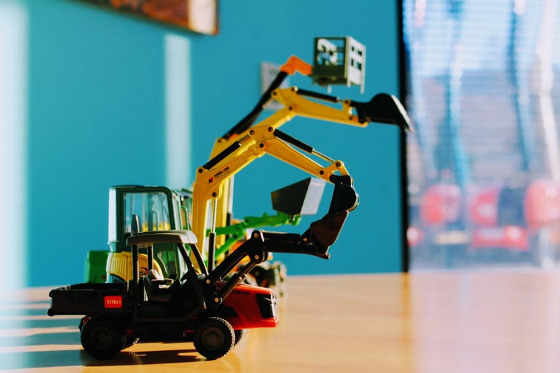 En #Vialki no solo alquilamos maquinaria, ofrecemos un servicio completo: atención personalizada, asesoramiento experto y maquinaria de primera calidad.

❕Cuéntanos tu proyecto. Te ayudamos a elegir el equipamiento que mejor se adapte a tus necesidades.