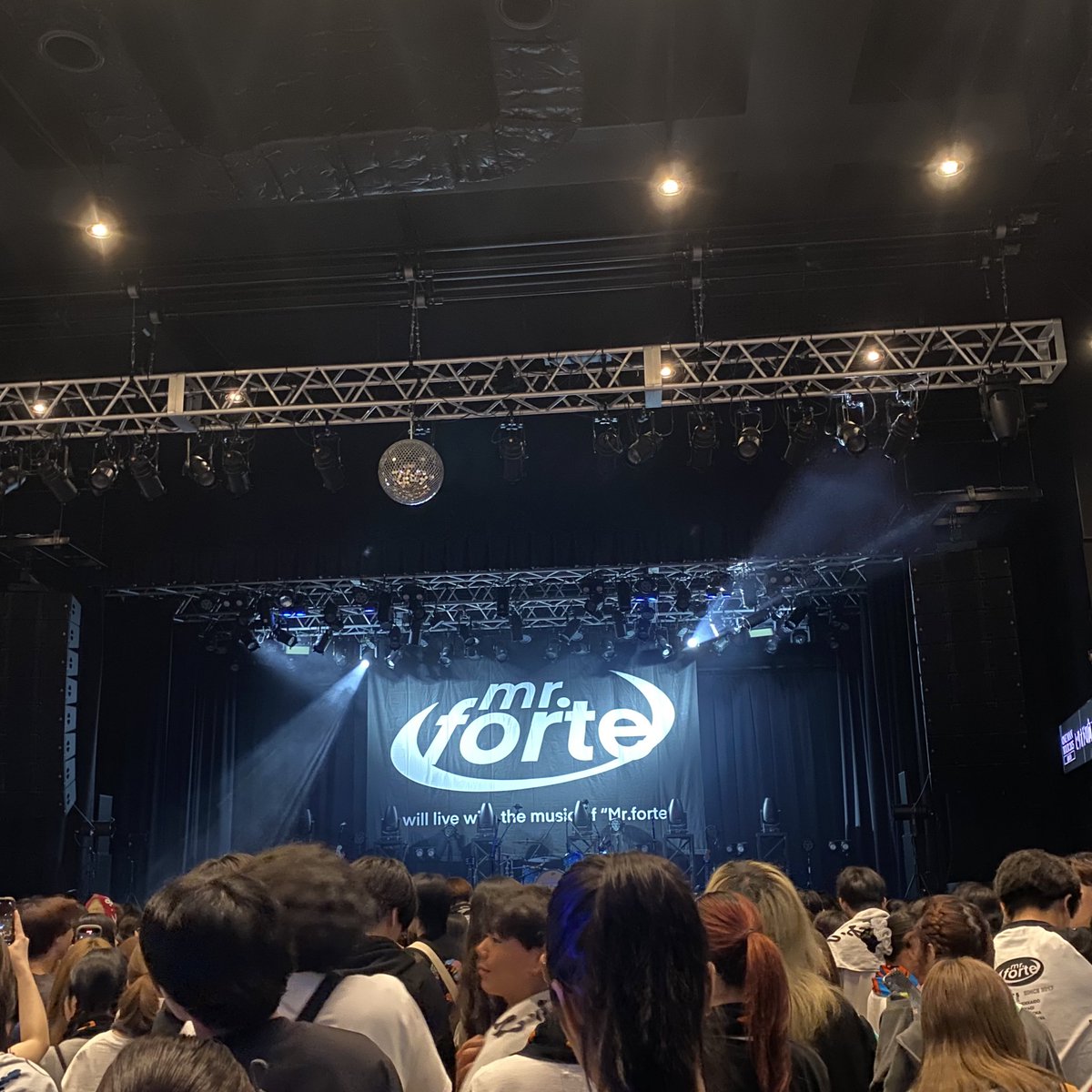 yk__oorer's tweet photo. ふぉるてラストライブ
本当に本っ当に寂しい。けどありがとう💧
苦しい時ずっと寄り添ってくれてありがとう。
これからも聴き続ける https://t.co/C6IrZrzjaY