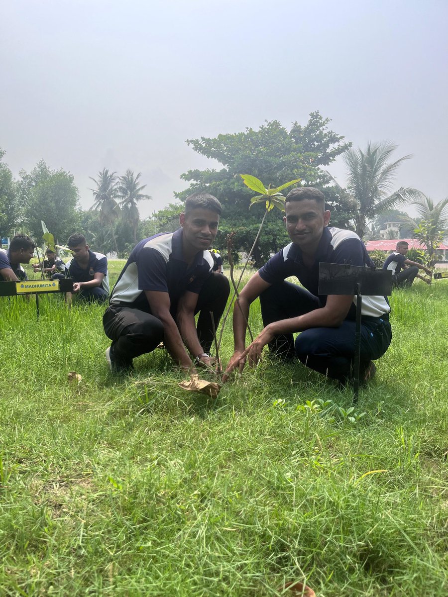 INS_Vishwakarma's tweet photo. 🌱Nurturing Nature, Securing the Future🌍

#INS_Vishwakarma observed #WorldEnvironmentDay25 with tree plantation drives,🌳coastal clean-up🏝️&amp; eco-awareness initiatives, echoing the call for environmental resilience.🍃

#NationFirst 
#GoGreen
#GreenerTomorrow 
#OneEarthOneChance https://t.co/251ARAF1hl