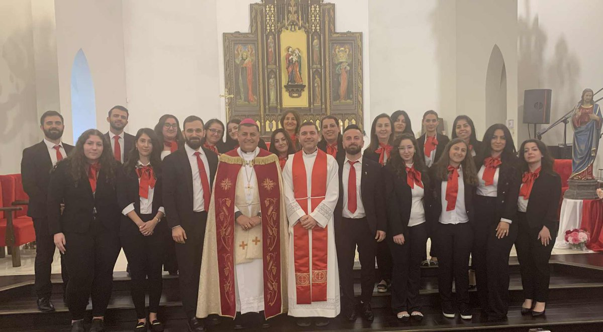 baselyaldo's tweet image. Mass at Holy Family Church in Windsor - Canada 8 June 2025
قداس احد العنصرة في كنيسة العائلة المقدسة في مدينة ونزر - كندا