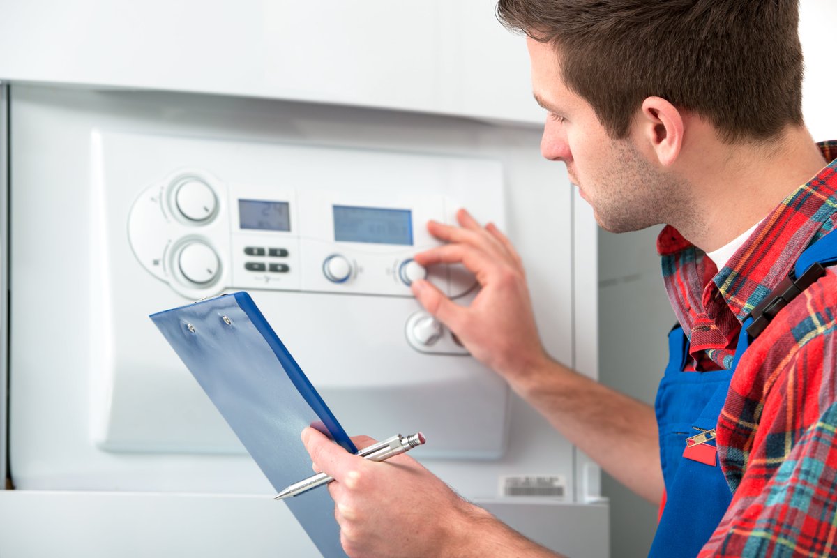 DandG_Global's tweet image. Warmer days are here, but your boiler still has a role to play. 🌞
Learn how to adjust your settings for the summer months and keep things running efficiently with our expert guide: 🔧 bit.ly/3PmKrCH