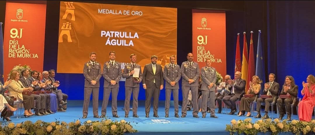 la Sra.Sanaa MEROUAH ha asistido hoy, 9 de junio,a la celebración del acto institucional del Día de la Ciudad de Murcia. En esta ocasión el Presidente de la Comunidad Autónoma de Murcia, Don Fernando López Miras, ha entregado diplomas y medallas de oro a distintas personalidades.