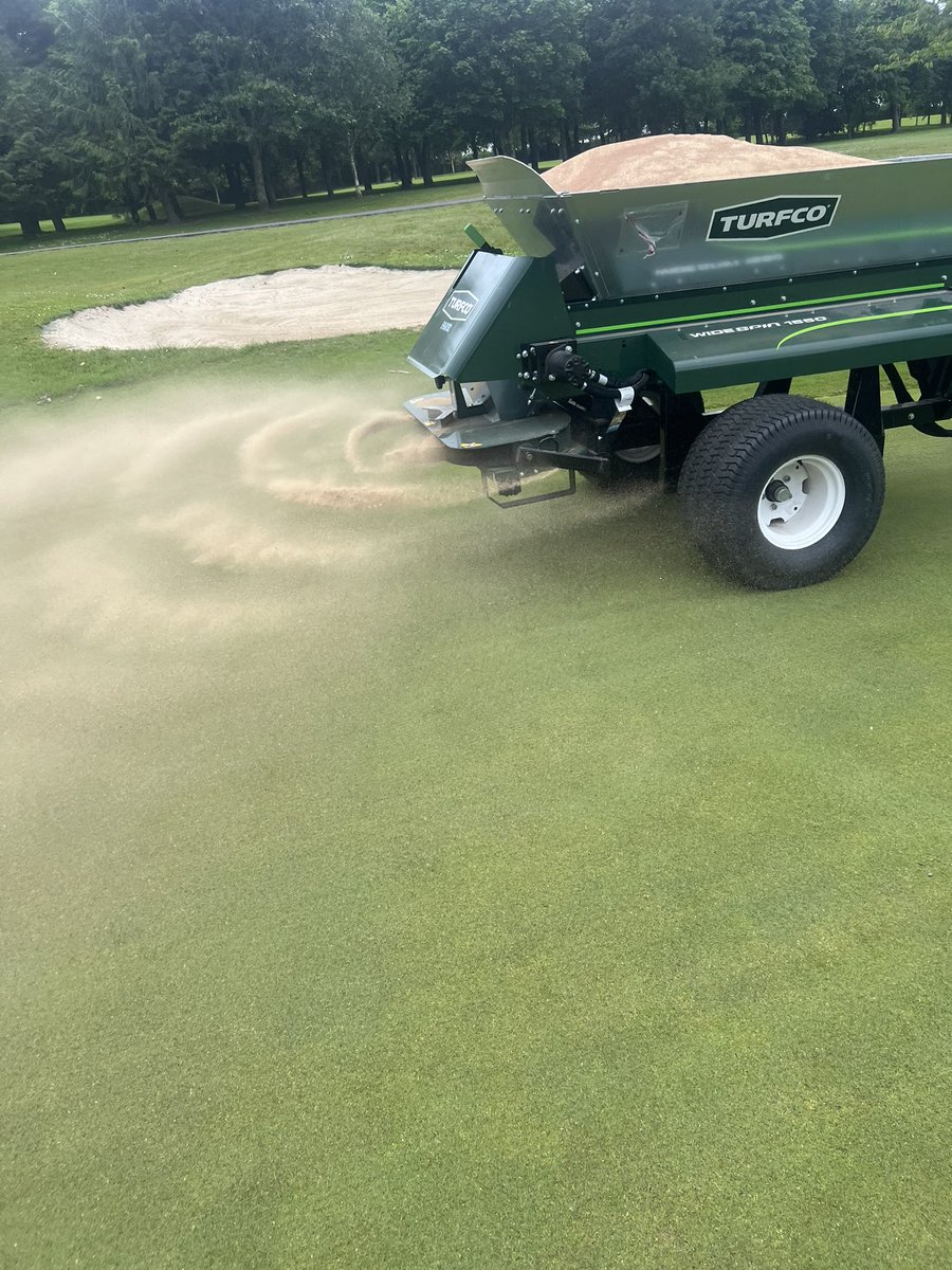 FergalInfo's tweet image. Monday Morning Demo with a bang 💥. A Turfco Todresser sold to an existing client ⛳️