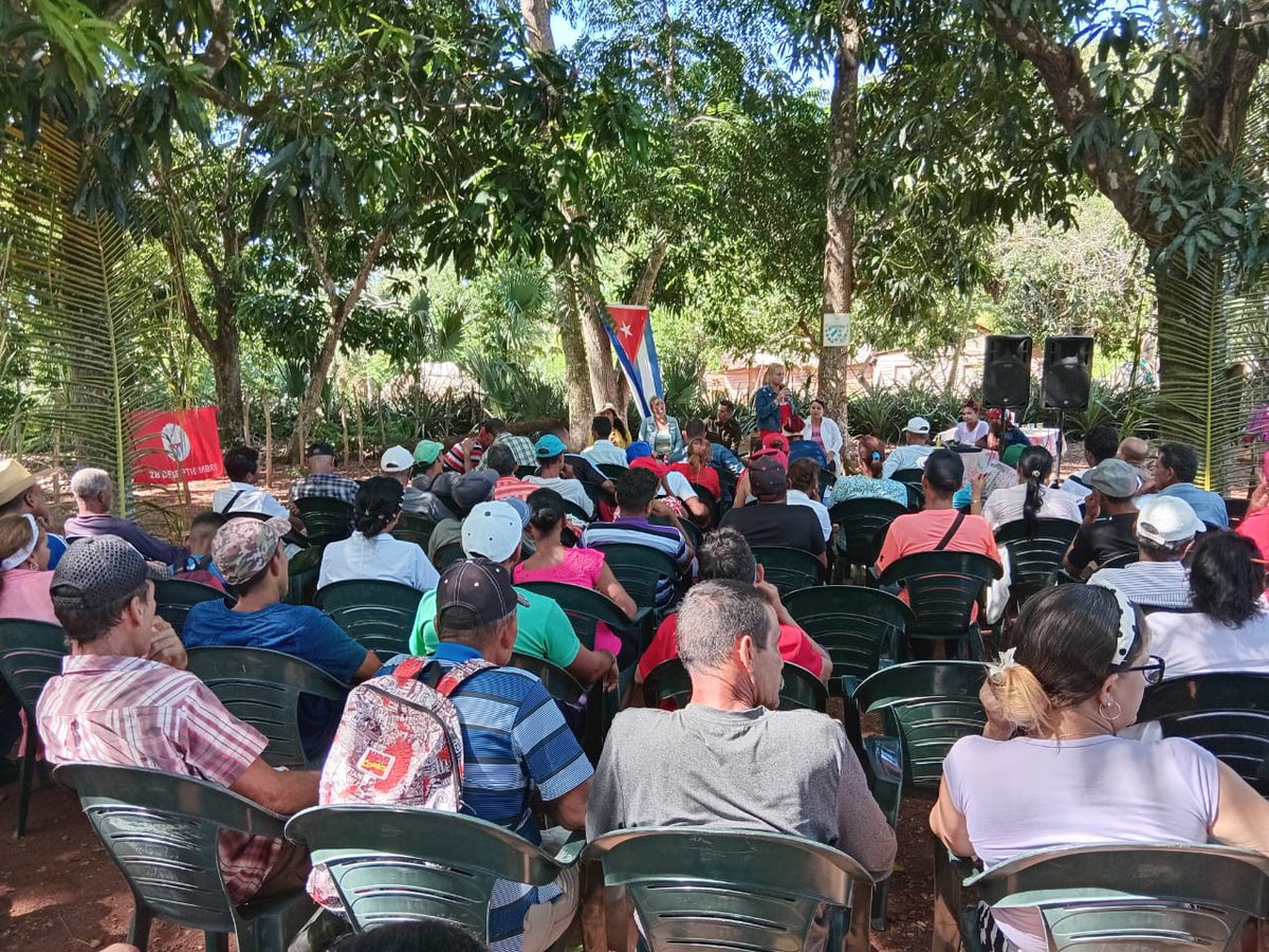Carlos Manuel Atencio Quintana (@carlosmanuelat3) on Twitter photo Barrio debate sobre el enfrentamiento y la prevención a las drogas, el delito y las ilegalidades en el Consejo popular "La Gloria" de nuestro municipio #Campechuela.
<a href="/ProvinciaGranma/">#ProvinciaGranma</a>.
<a href="/YudelkisOrtizB/">Yudelkis Ortiz Barceló</a> <a href="/YanetsyTerry/">Yanetsy Terry Gutiérrez</a>. Barrio debate sobre el enfrentamiento y la prevención a las drogas, el delito y las ilegalidades en el Consejo popular "La Gloria" de nuestro municipio #Campechuela.
<a href="/ProvinciaGranma/">#ProvinciaGranma</a>.
<a href="/YudelkisOrtizB/">Yudelkis Ortiz Barceló</a> <a href="/YanetsyTerry/">Yanetsy Terry Gutiérrez</a>.