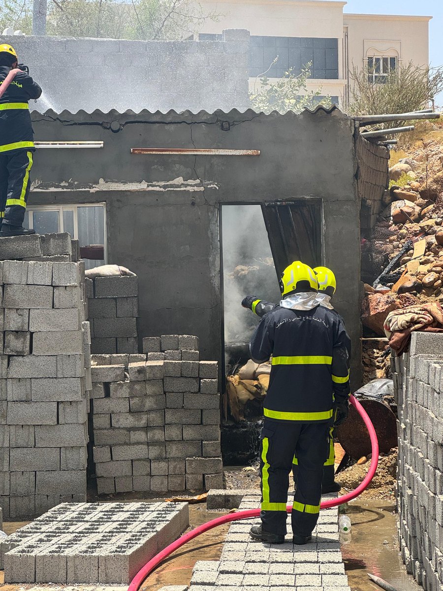 تمكنت فرق الإطفاء بإدارة الدفاع المدني والإسعاف بمحافظة #جنوب_الشرقية من إخماد حريق شب في سكن عمال بولاية #صور، دون تسجيل أي إصابات.

#هيئة_الدفاع_المدني_والإسعاف