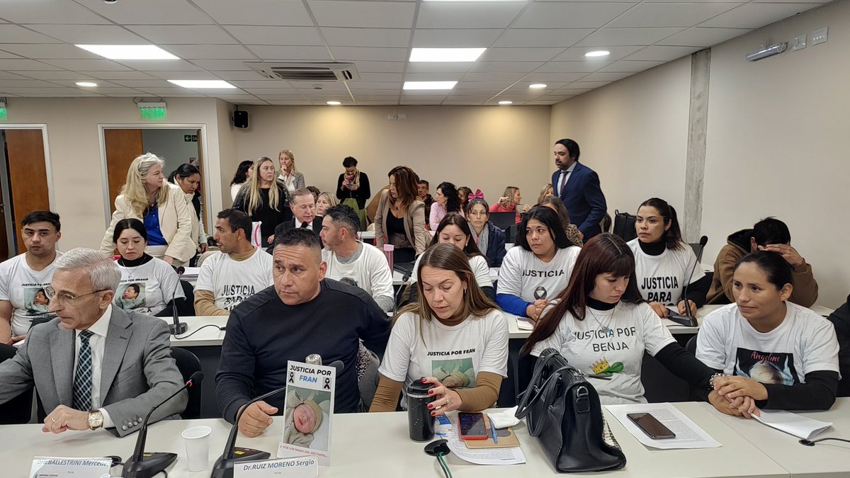 Tramo final del juicio por la muerte de los bebés en el Neonatal.
Hoy comienza la penúltima palabra de madres y padres.
El 18/06 se conocerá el veredicto de los jurados populares.