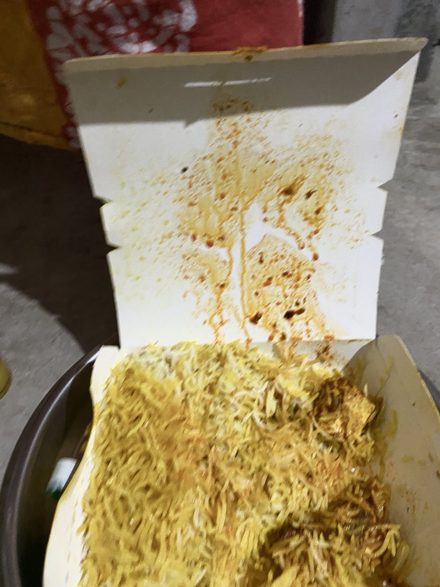jhaprabhat27's tweet photo. @zomato I’ve attached pictures for your reference. Please address this urgently. #Zomato #CustomerServiceFail https://t.co/CgXnRJHhGn