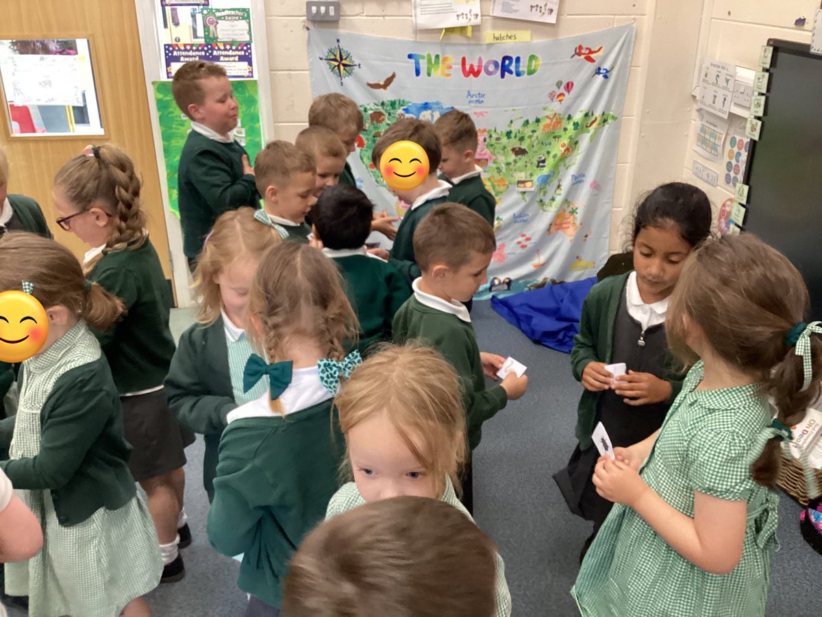 GatesPenguins's tweet image. We used the Kagan structure Quiz Quiz Trade to recap our minibeast recognition. #kaganstructures #thegateseyfs