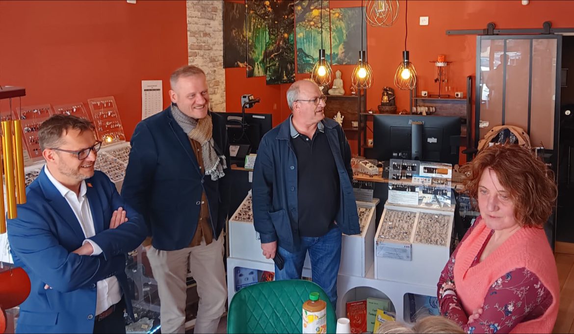 La Normandie Conquérante (@ndieconquerante) on Twitter photo Visite de L'oeil de chat à La Haye (50), par <a href="/SylvainLetouze/">Sylvain Letouzé</a>, conseiller régional délégué.
La <a href="/RegionNormandie/">Région Normandie</a> a accompagné la création de la boutique, à hauteur de 3 000 euros, dans le cadre du dispositif «Start Coup de Pouce». Visite de L'oeil de chat à La Haye (50), par <a href="/SylvainLetouze/">Sylvain Letouzé</a>, conseiller régional délégué.
La <a href="/RegionNormandie/">Région Normandie</a> a accompagné la création de la boutique, à hauteur de 3 000 euros, dans le cadre du dispositif «Start Coup de Pouce».