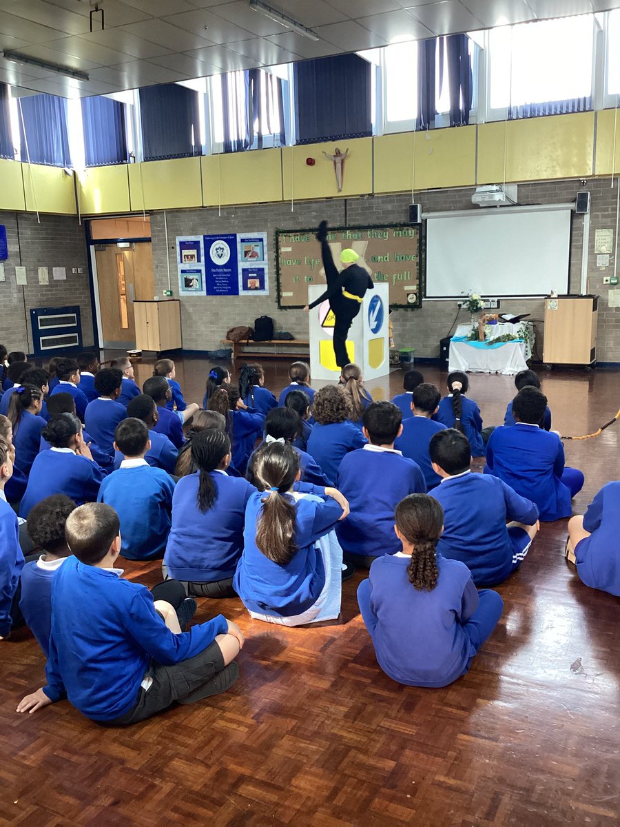 Y5Hazel2025's tweet photo. A huge thank you to @whisperedtales1 for coming in and presenting their Refugee narrative and discussing why it is important to welcome and help those in need. @StAnnesLiv https://t.co/vqhnI4wifT